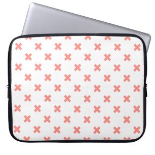 Peach cross stitches auf weiß laptopschutzhülle