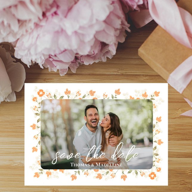 Peach Floral Foto Collage Hochzeit Save The Date (Wedding save-the-date photo card with a scannable QR code. )