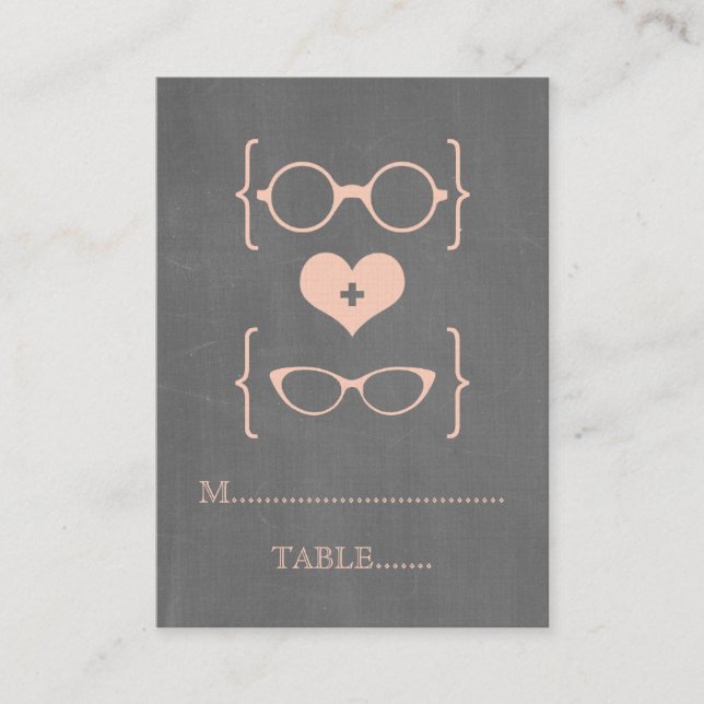 Peach Geeky Glasses Chalkboard Platzkarten (Vorderseite)