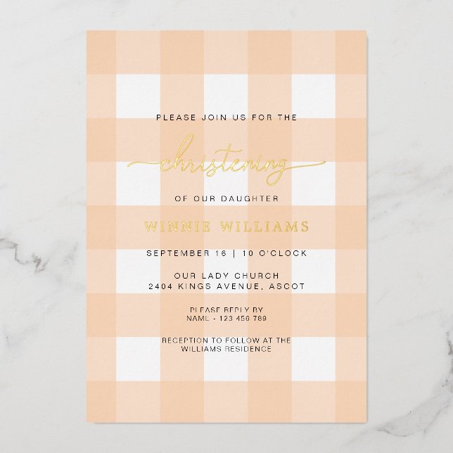 Peach Gingham Christening Foil Einladung (Vorderseite)
