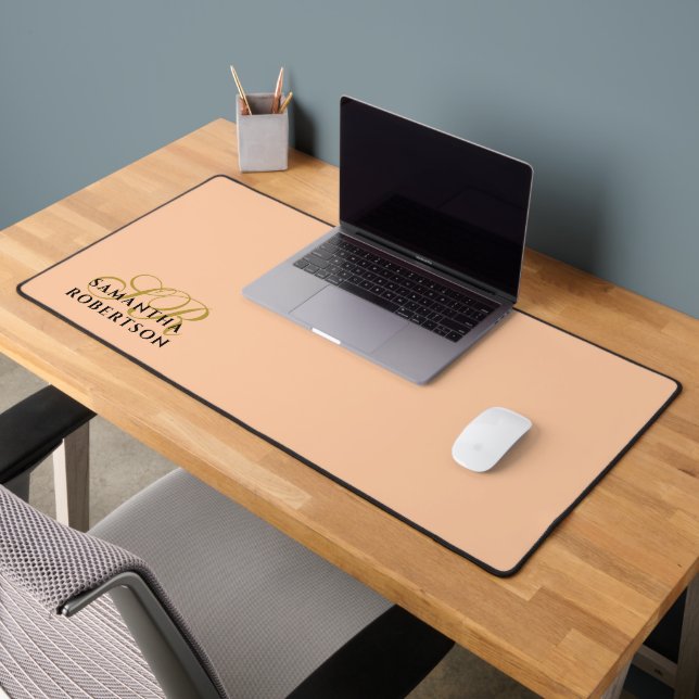 Peach Monogram Stylish Gold Black Minimalist Chic Schreibtischunterlage (Büro 2)