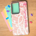 Peach Pink Spirals Filigree Blume Vorlage Samsung Galaxy Hülle<br><div class="desc">Die Hülle ist mit einem weißen filigranen, floralen und weichen pfirsichfarbenen Hintergrund geschmückt. Personalisieren Sie das Vorlagenfeld, entfernen Sie den Text und oder bearbeiten Sie ihn mithilfe des Entwurfstools, um einen von Ihnen bevorzugten Schriftart auszuwählen. Sie können dieses Design, wo es angemessen ist, auch auf andere Hüllen der Telefonmarke oder...</div>