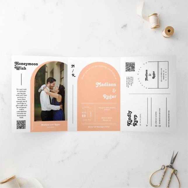 Peach Retro Boho Arch Foto QR Code Wedding Dreifach Gefaltete Einladung (Innenseite)