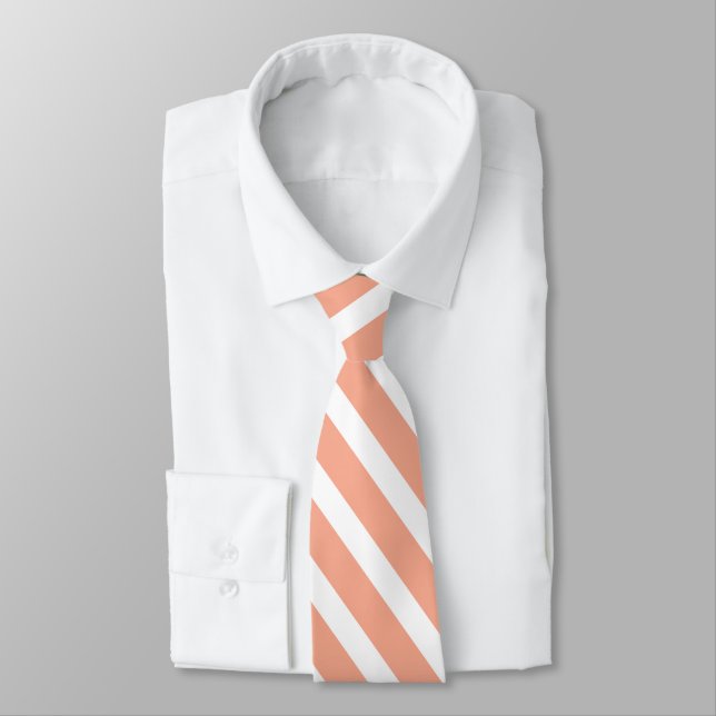 Peach und White Geometric Diagonal Stripes Krawatte (Gebunden)