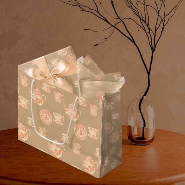  Peach White Ecru Chinoiserie Teapots Cups Große Geschenktüte (Peach Chinoiserie on ecru background, simple elegance.)