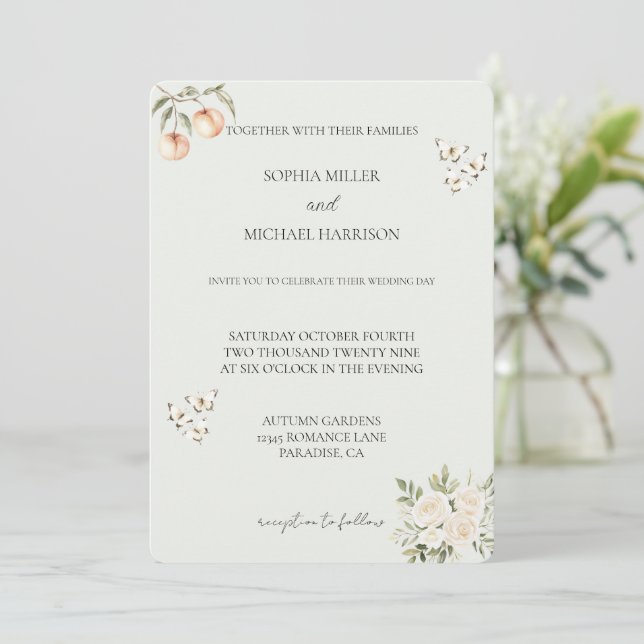 Peaches Butterfly White Floral Romantische Hochzei Einladung (Stehend Vorderseite)