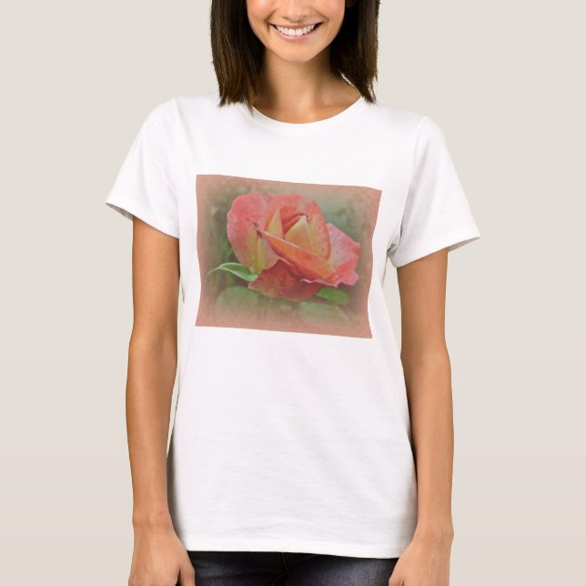 Peachy Rose Blossom T-Shirt (Vorderseite)