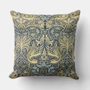 Peacock and Dragon" von William Morris Kissen