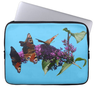 Peacock Butterfliegen auf der Buddleja Electronics Laptopschutzhülle