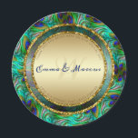 Peacock Feathers Gold Round Wedding Menu Cards Menükarte<br><div class="desc">Pfauenfedern-Design mit den lebhaften Pfauenfarben in einem wirbellosen, nahtlosen Muster. Das macht es zu einem atemberaubenden runden Special Event / Wedding Menu - das würde großartig auf den Hochzeitsgast-Tellern aussehen. Thema: Helle, lebendige Farben grün, indigoblau, gold ・ ♦ ・ ・ Individuell gestaltbare Doppelseitige Hochzeitsempfang- oder Abendmenü mit anderen Kartenseiten mit...</div>
