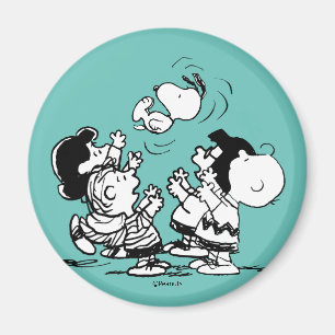 Peanuts Gang Lifting Snoopy Magnet