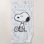 PEANUTS | Snoopie auf Schwarz-weißen Comicen Strandtuch<br><div class="desc">Dieses Kunstwerk zeigt Snoopy sitzend auf dem Hintergrund von schwarz-weiß Charles M. Schulz Comic Streifen.</div>