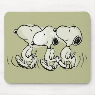 Peanuts Snoopy stolziert Mousepad