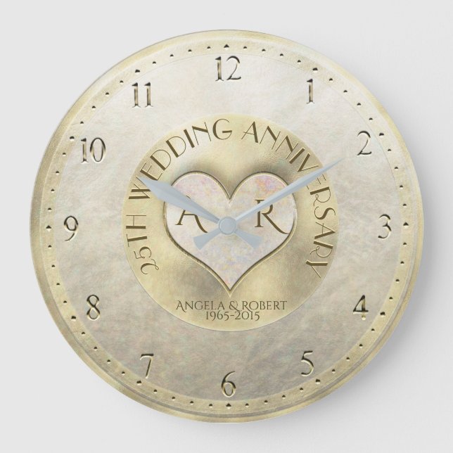 Pearl Gold Heart Monogram Wedding Jubiläum Große Wanduhr (Vorderseite)