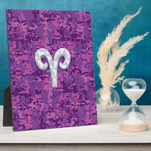 Pearl Like Aries Zodiac Sign auf der digitalen Cam Fotoplatte