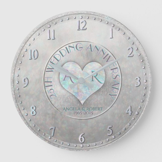 Pearl Silver Heart Monogram Wedding Anniversary Große Wanduhr (Vorderseite)