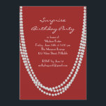 Pearl Surprise Birthday Party der 1920er Jahre läd Einladung<br><div class="desc">Lange Perlenketten schmücken diese inspirierte Geburtstagsfeier der 1920er Jahre. Es ist einfach,  elegant und hat einen Hauch von Verspieltheit. Falls Sie zusätzliche Artikel für Ihre Veranstaltung benötigen,  kontaktieren Sie uns bitte unter prettyfancyinvites@gmail.com mit Ihrer Anfrage.</div>