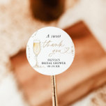 Pearls & Prosecco Brautparty Gefälligkeitsticker Runder Aufkleber<br><div class="desc">Diese Perlen & Prosecco Brautparty Fevor Stickers bieten elegante, handbemalte Perlen mit einer Champagnerflöte, um Ihr Brautparty oder Brautbrunch zu schmücken. Diese Aufkleber-Etiketten sind eine schöne Touch zu Ihrem Brautparty mit unserer Perlen und Prosecco Brautparty Dekoration. Diese Aufkleber verleihen Ihrem Brautparty nicht nur einen stilvollen Akzent, sondern sind auch ein...</div>