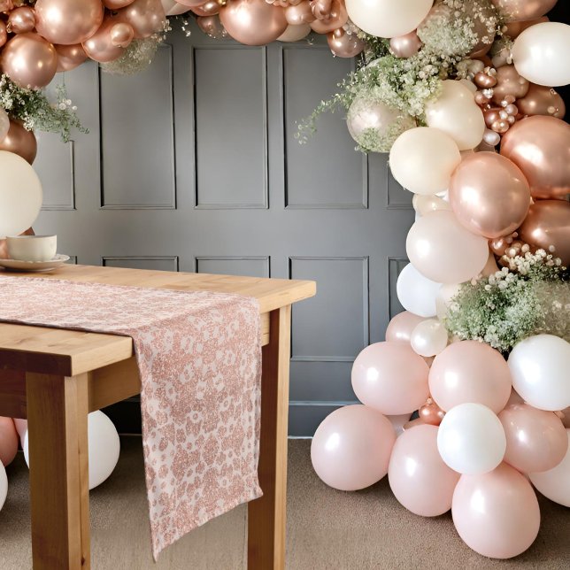 Pearls & Prosecco Rose Gold Lace Brautparty Mittelgroßer Tischläufer (Von Creator hochgeladen)