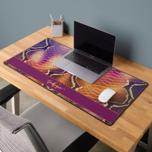 Peau de serpent chatoyante en violet et or monogra