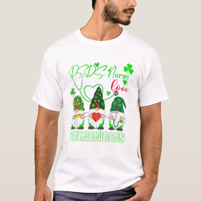 PEDS Nurses Love Shenanigans Funny Gnomes St Patri T-Shirt (Vorderseite)