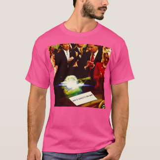 Pee wird in den Ballen aufbewahrt T-Shirt