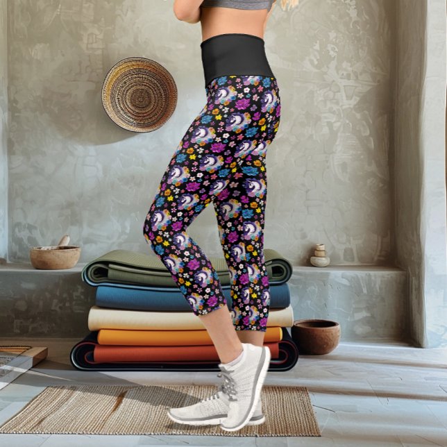 Pegasus Black Floral Capri Leggings (Von Creator hochgeladen)