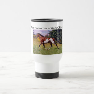 Peignez la tasse de trot de cheval