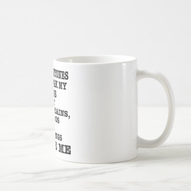 Peitsche-Ketten-Tätowierungen u. Durchdringen regt Kaffeetasse (Rechts)