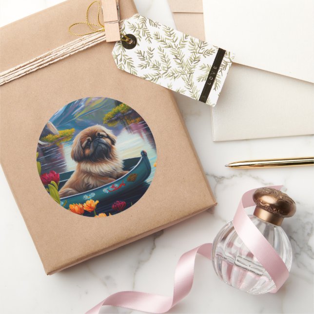Pekingese auf dem Paddle: Ein Landschaftliches Abe Runder Aufkleber (Schenken)
