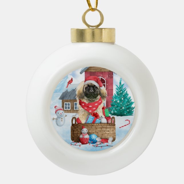 Pekingese Hund im Schnee Weihnachtshaus Keramik Kugel-Ornament (Vorderseite)
