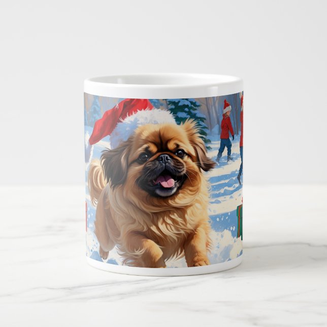 Pekingese Hund läuft im Schnee mit Weihnachtshut Jumbo-Tasse (Vorderseite)