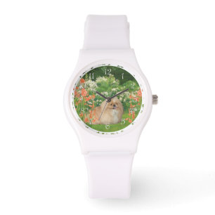 Pekingese in einem Garten Armbanduhr