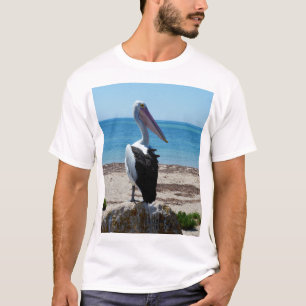 Pelican auf einem Felsen, T-Shirt
