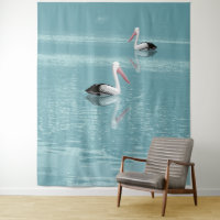 Pelican Couple Paddle auf Calm Aqua Water