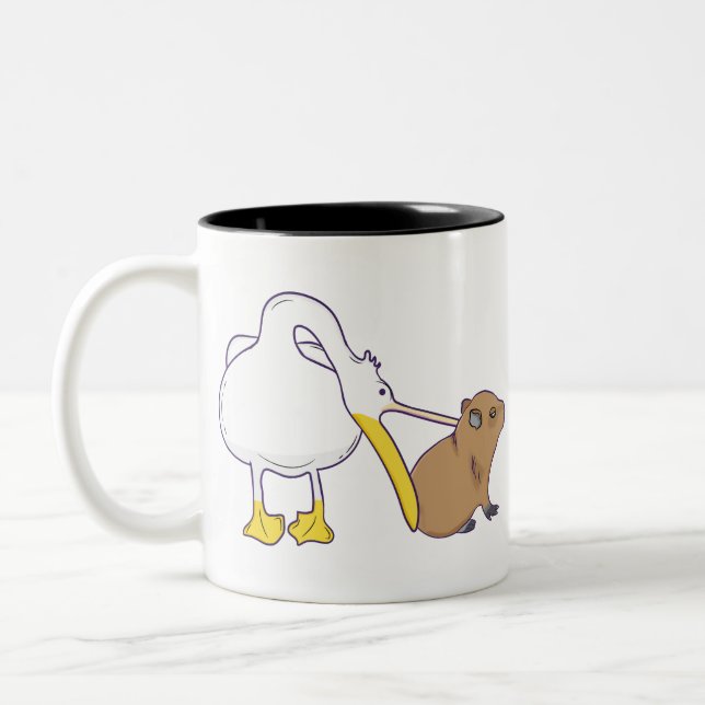Pelican Tries to Eat Capybara Funny Cute Kawaii Zweifarbige Tasse (Links)