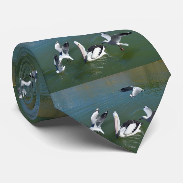 Pelican und die Gate Crashers, Krawatte (Gerollt)