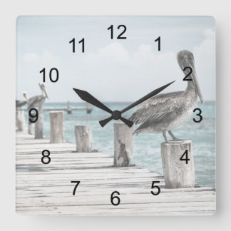 Pelicans On The Pier Quadratische Wanduhr