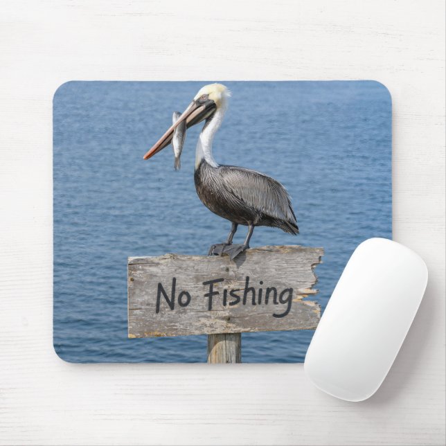 Pelikan mit Fisch auf einem Schild "Fischen verbot Mousepad (Mit Mouse)