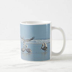 Pelikane am Strand Kaffeetasse