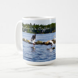 Pelikane fliegen vom See Personalisiert Kaffeetasse
