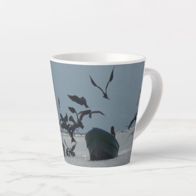 Pelikane um Fischerboote Latte Tasse (Rechte Ecke)