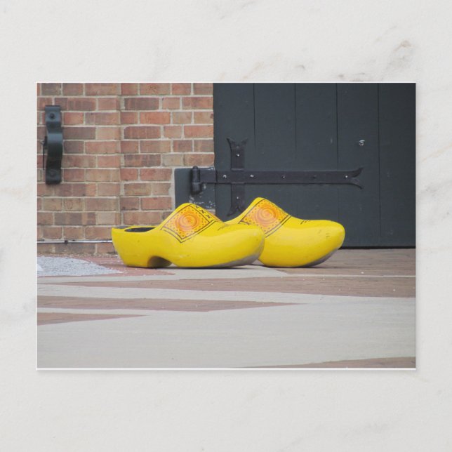 Pella, Iowa, gelbe holländische Holzschuhe Postkarte (Vorderseite)