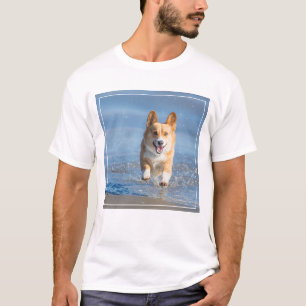 Pembroke-Walisercorgi-Hund, der auf den Strand T-Shirt