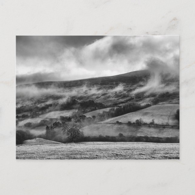 PEN Y FAN, BRECON BEACONS, WALES - SCHWARZ & WEISS POSTKARTE (Vorderseite)