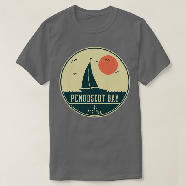 Penobscot Bay Maine Segeldesign T-Shirt (Design vorne)
