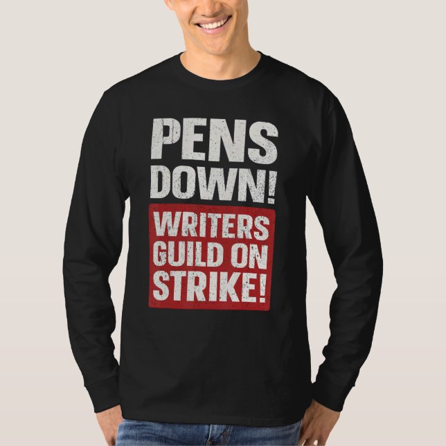 Pens Down Writers Guild On Strike Anti AI Chatbots T-Shirt (Vorderseite)