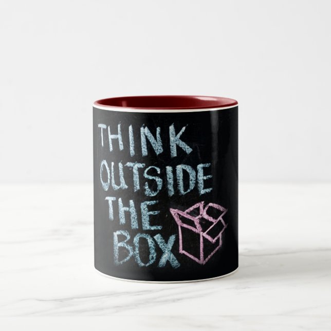 PENSEZ À L'EXTÉRIEUR DE LA BOÎTE - BEAU SLOGAN MUG (Centre)