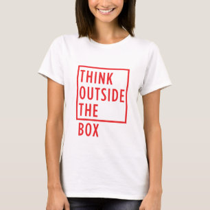 Pensez en dehors des femmes de T-shirt de boîte