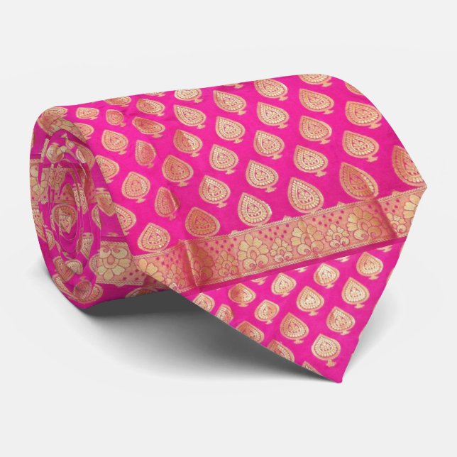 Pensez la soie rose de Saree dans la cravate (Roulé)